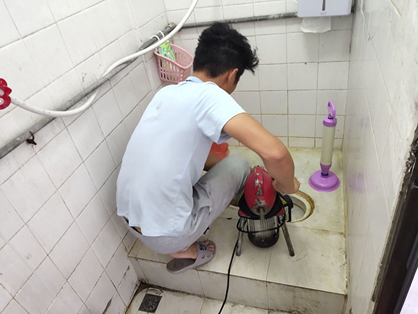 共青城肥皂掉到马桶里把马桶堵住了怎么办？马桶堵住了怎么办